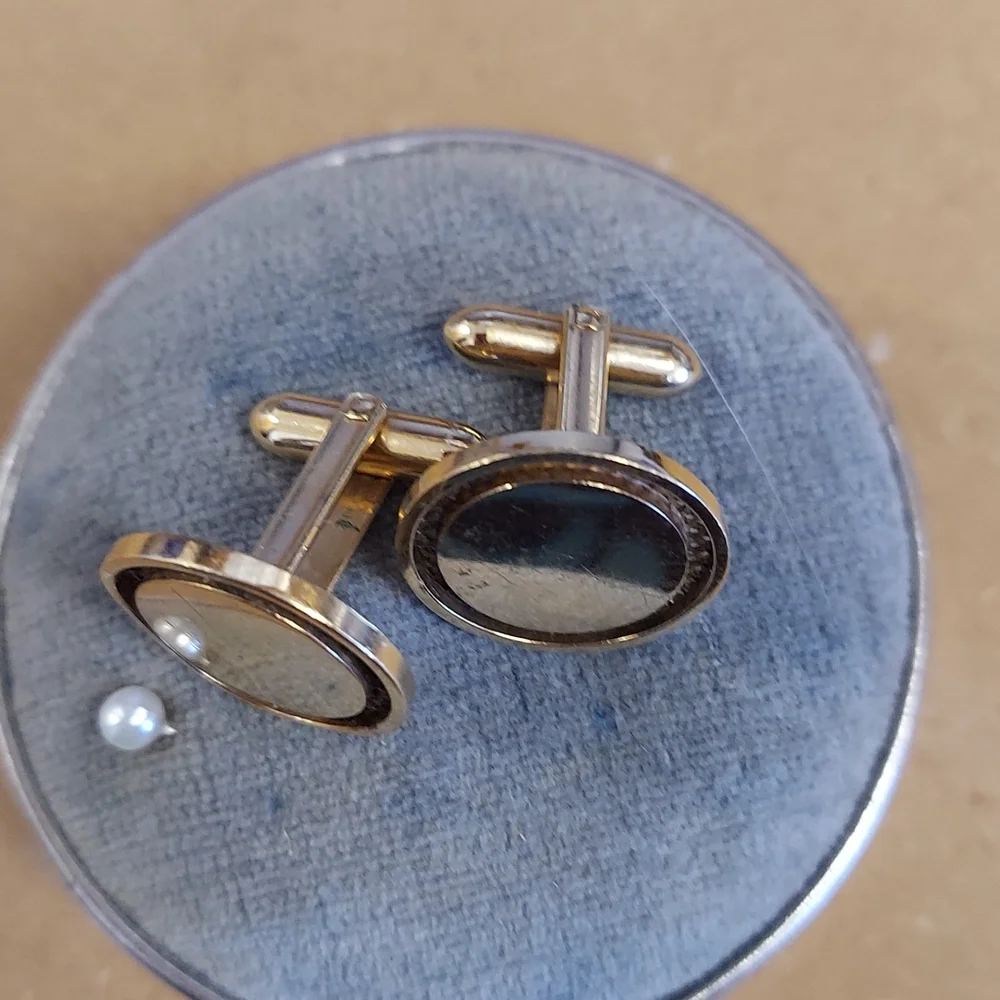 Vintage each cufflink